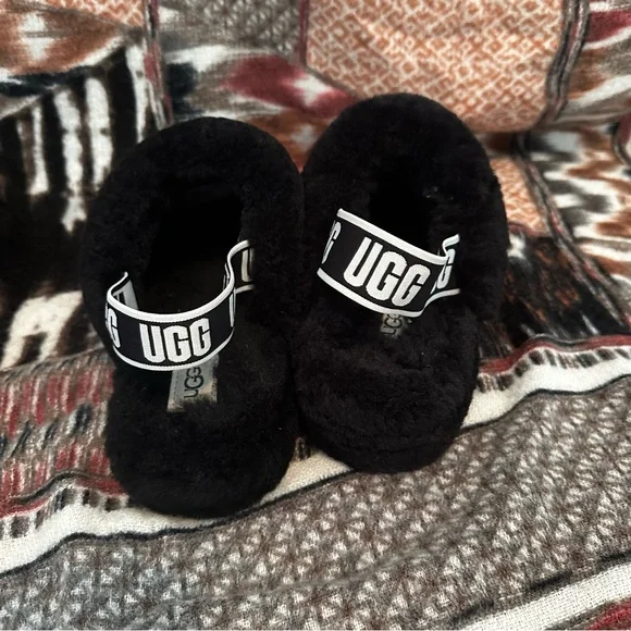 UGG Black Fluff Yeah Slippers size 6 slides womens - Picture 2 of 9